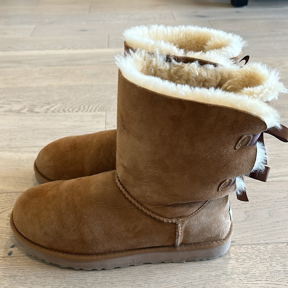 UGG MINI BAILEY BOW CHESTNUT BOOTS SIZE US 10 WOMENS - Picture 2 of 8